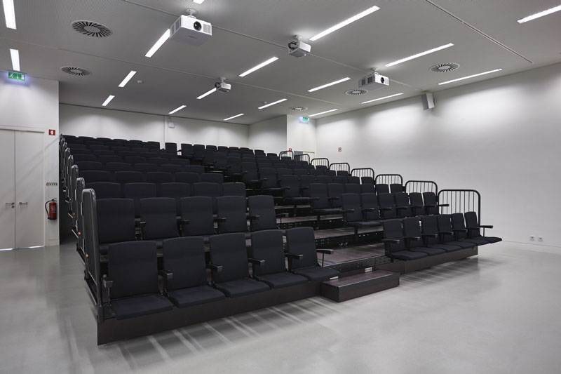 Auditorium/multipurpose room for up to 123 people